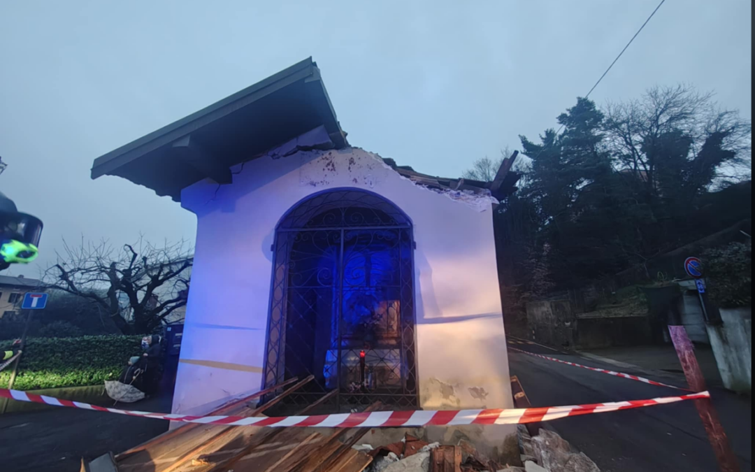 Un grave danno alla cappelletta di via Pola